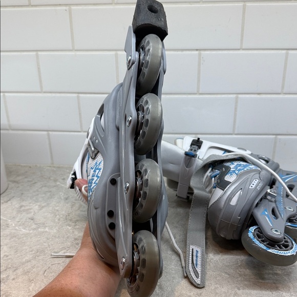 Blade Runner Girl’s Inline Skates Adjusts in Size as kid grows! US 5-8. Like New - Picture 6 of 15